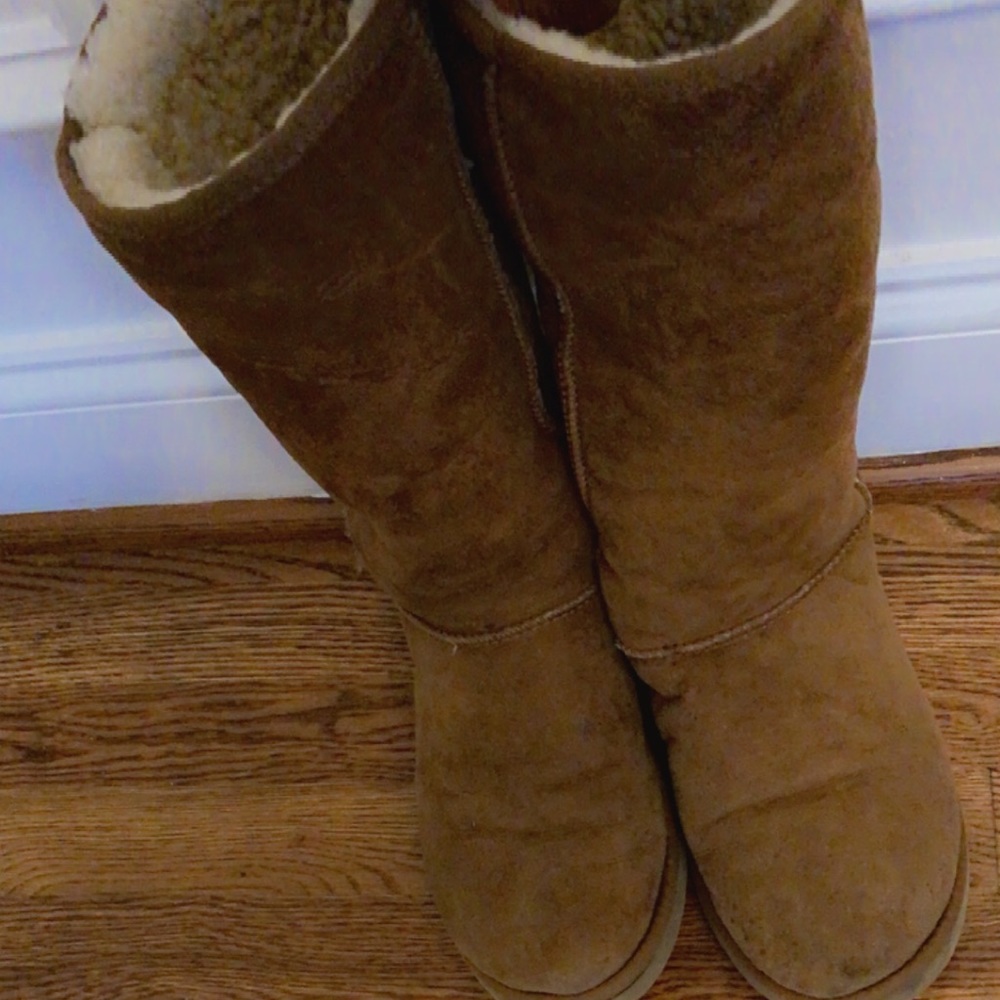 Tall UGG boots size 8